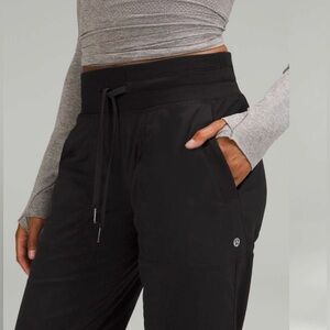 L- 104 🍋 Lululemon 🍋 Dance Studio Mid-Rise Full Length Pant
Black